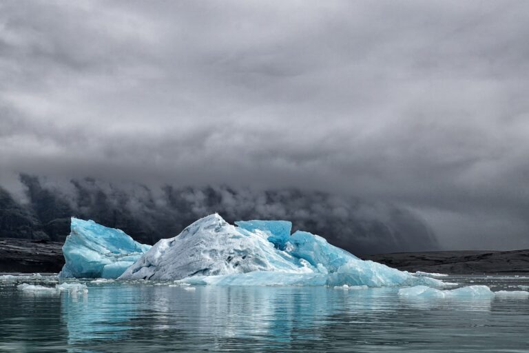 Bild av en smältande glaciär.